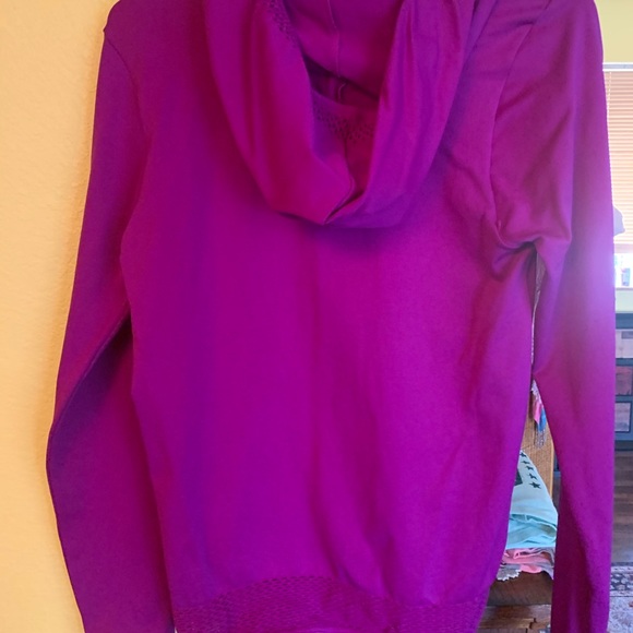 EXERCISE TOP WITH HOODIE - Picture 2 of 2